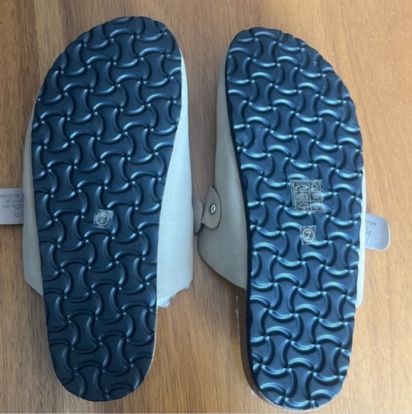 Slippers - Picture 4 of 4